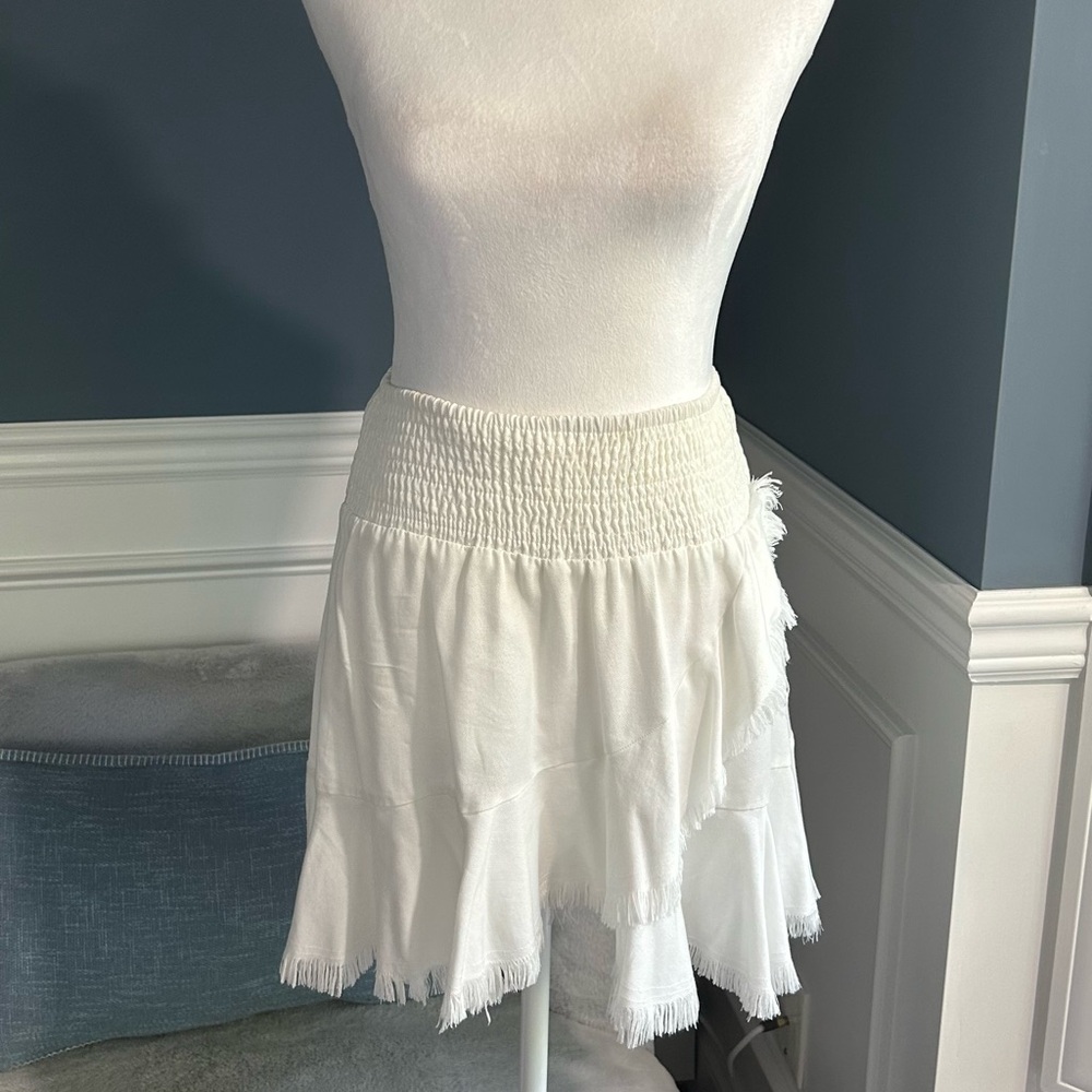 Stylish White Frayed Hem Mini Skirt